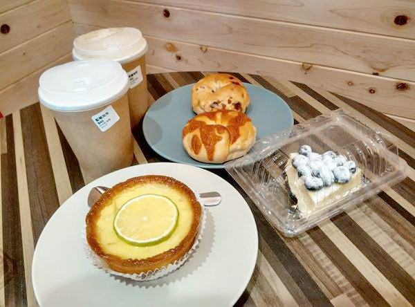  Jo-Line Coffee & JUICE-政大校園旁巷子裡的小店  有萌貓還有正妹店員  餐點和飲品也都很有特色喔  快來個悠閒下午茶吧              