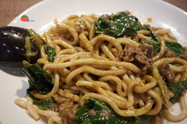 【新竹美食】新豐 吳媽媽沙茶咖哩炒麵 滷鴨血獨特 牛肉麵/水餃專賣