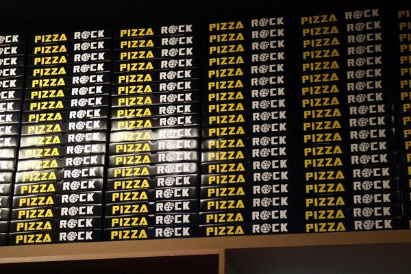 高雄左營區=<食>PIZZA ROCK高雄店~多種口味讓你挑選到每樣都想吃!堅持做出好披薩=