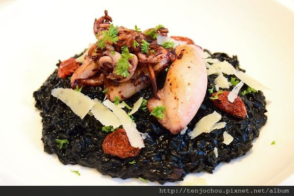 花花，甲飽沒【台北食記】Double Red Cafe 好吃又特別的南洋風歐陸料理 手作甜點也很推薦！