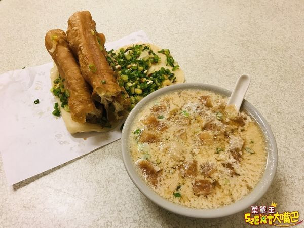 台中北區美食早餐燒餅》精武路燒餅油條菜單價位大公開！只賣三樣的超道地外省人早點～台中一中街精武路必吃美食小吃餐廳推薦。