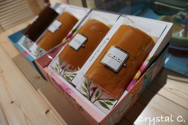 【林口美食推薦】亞尼克生乳捲 一次享用兩種口味雙捲禮盒組 不論是原味 芋頭 抹茶口味都很美味吶！ 