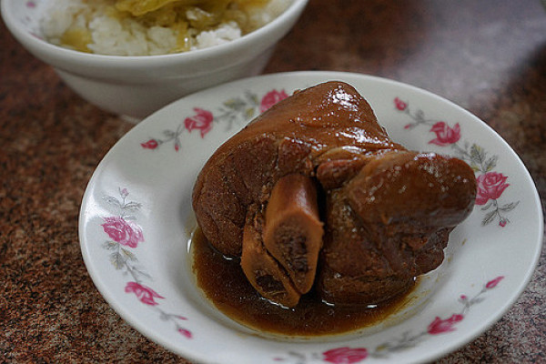 台中美食.東區.今日豬腳飯爌肉飯▋ 傳統古法甘蔗滷汁入味, 風味醇厚迷人