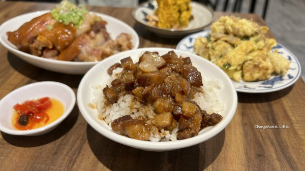 新北市新店區美食，超人鱸魚，必吃滷肉飯、豬腳 !