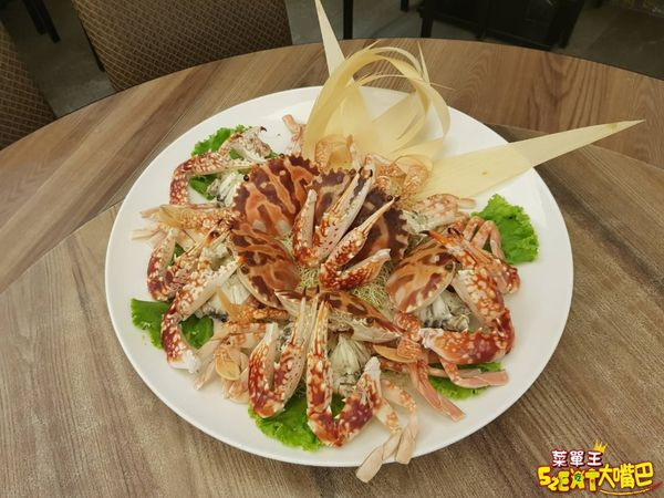 萬里美食海鮮料理》巧晏漁坊菜單價位大公開~料理獨特餐點美味平價的海產店~推薦烏魚子炒飯、桂花萬里蟹、握壽司。