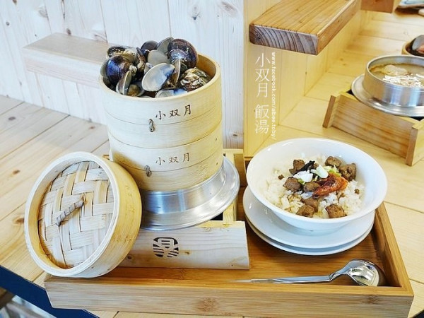 台南中西區 海安路近新光三越，台南人的早餐好像吃得有點飽!個人海鮮蒸籠，一層一層疊高高『小双月飯湯 海鮮/牛肉/豬肉-台南創始店』