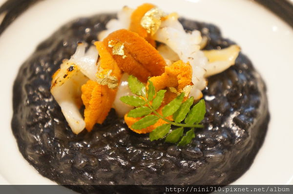 台中美食~大牛比較懶廚房 將"場景帶入餐桌"的日法料理餐廳 很有幻想空間還有很多有趣的料理 新開幕還贈送人．神共享兩口箸喔!!