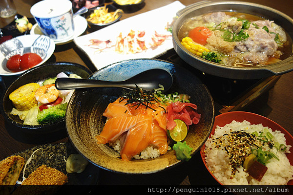 【台中西區】大間町丼和食屋(台中精誠店)；鮭魚親子丼、綜合海鮮丼只要180元，小菜、味噌湯、麥茶無限取用，草屯知名平價日本丼飯定食到台中囉！