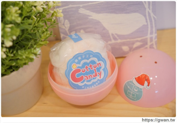 [台南美食●中西區] 蛋。甜點扭蛋機 - 吃什麼甜點靠運氣 | 世界第一座火箭筒甜點扭蛋機 - 吃關關