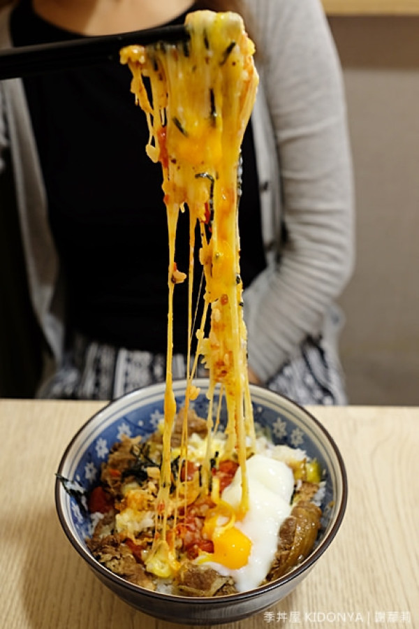 《北市大安區♥食記》季丼屋-KIDONYA(忠孝延吉店)。東區便宜經濟的日式丼飯專賣店，超犯規的牽絲浮誇到不像話！(國父紀念館站)