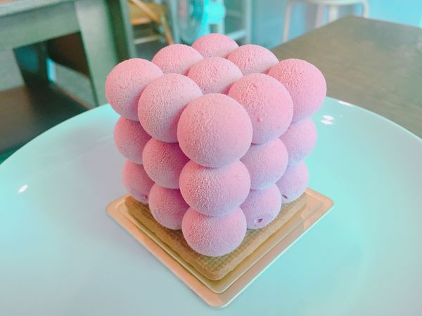 台中✿夫妻臉 Dessert Hyvä✿第五元素 挑戰視覺極限的幾何甜點! 還有台灣檸檬塔與獨創泰奶乳酪~