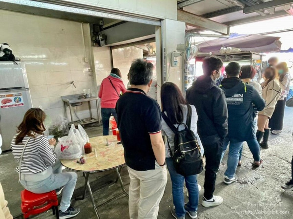 第五市場排隊的排很久麵線糊-樂群手工麵線，禮拜一二四公休
