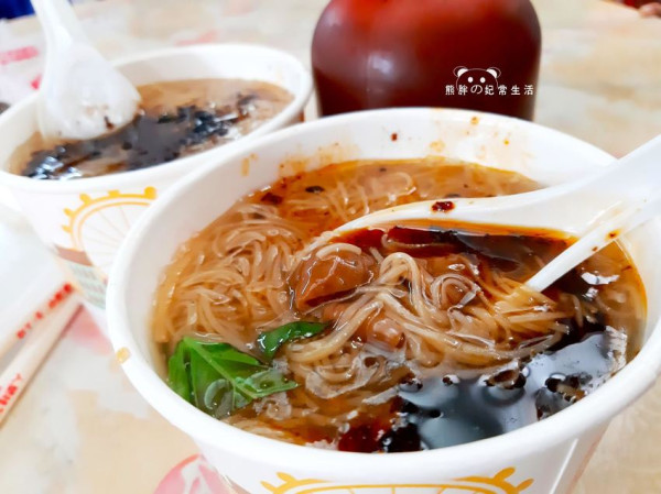 【台中西區】樂群手工麵線，第五市場內最具人氣排隊美食小吃，肉羹口感紮實有彈性，蚵仔鮮且肥，大腸入味無腥味，市場內簡單的好味道