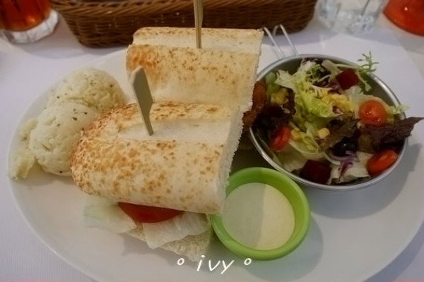 ♡ 新竹食 ♡ 白色小舖(巨城店)              