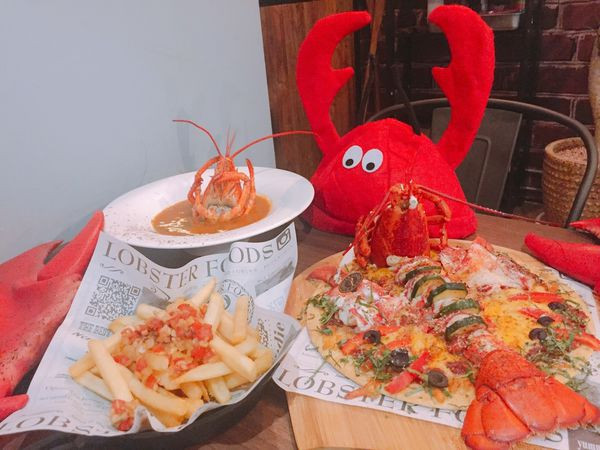 捷運東門站✿龍波斯特 lobster foods✿來自加拿大深海海域的硬殼龍蝦! pizza上有整隻龍蝦呢天啊~氣場超強大!