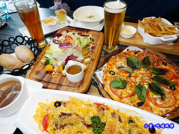 捷運南京復興美食/饗樂美食廣場【洋城義大利餐廳慶城店】CP值高~歡樂派對組合套餐#耶誕大餐/家庭聚餐/情侶約會/生日慶生/多人聚餐『慶城街1號商場』平價義大利麵、燉飯、義式薄餅披薩、開胃菜(食記+完整