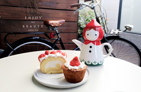 克莉斯塔草莓派對美味草莓生乳捲》台中西區甜點 - 小豬婷婷