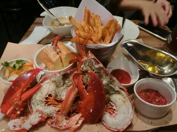 食尚期貨小咪♥【台北中山。Waynes Boston波士頓美式龍蝦牛排餐酒館｜龍蝦海鮮大餐的美味無敵、肋眼牛排實在極度優秀好吃、甜點有令人驚豔的口感喔、聖誕大餐情人節大餐跨年大餐 小咪推薦!!】