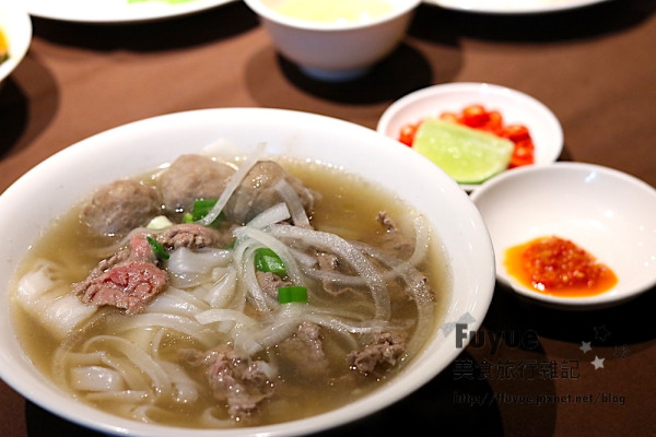 |台北大安‧食| 清爽道地的越南菜《翠林越南料理》越式法國麵包.生牛肉河粉.忠孝新生站.光華商場