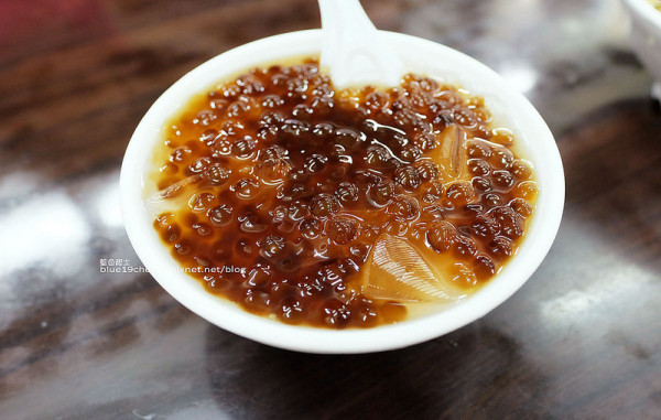 【嘉義美食】光華愛玉-傳統小吃店面.嘉義推薦在地排隊人氣店家.有甜湯好友酥餅和油條.銅板美食小吃.食尚玩家報導