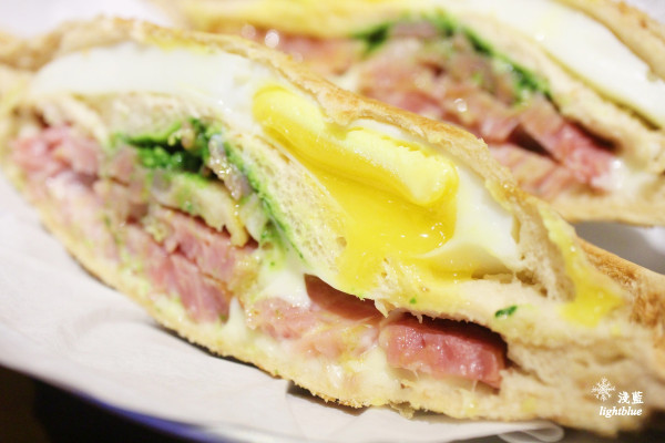 [ 市府站．松菸松山文創園區週邊美食 ] 淺藍 × 倆倆號信義松菸店～多種創新口味熱壓吐司