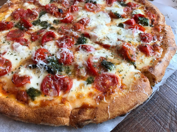 [食記] 新竹 Aasta艾思塔義式料理 真材實料~聖女番茄做的瑪格麗特披薩!好驚艷! (南寮)