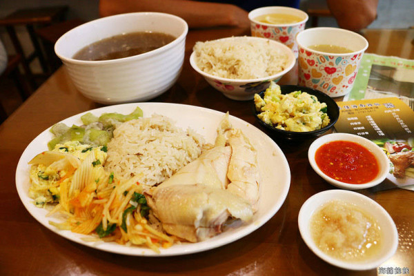內湖美食『來佳海南雞飯』西湖市場、內科小吃/海南雞、肉骨茶/內用飲料、湯無限量供應/完整MENU菜單價位(捷運西湖站)