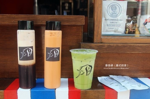 台南 中西區 國華街｜中正路口。 泰國手標茶，泰奶綠好好喝呀!濃郁茶香與煉乳完美調和。 『泰吾研泰式奶茶』