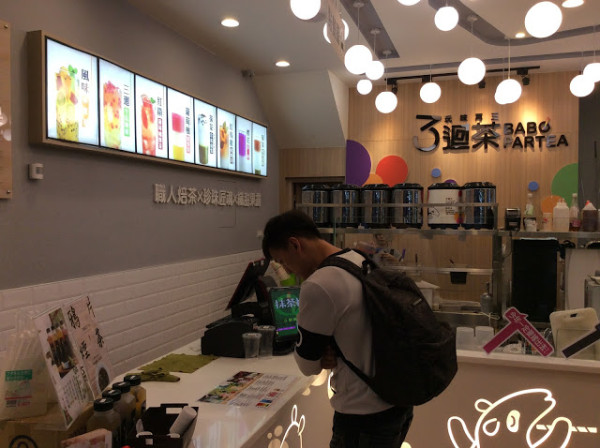 『飲冰品』台中中區「3迴茶」有多種口味珍珠讓你選擇 在日新看電影順便買一杯唷
