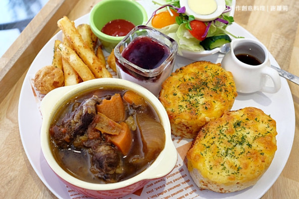 《三重♥食記》醬好手作創意料理。只要170元就能吃到的豐盛早午餐，附飲料、附甜點，每日限量限定更是超犯規！(三重國小站)