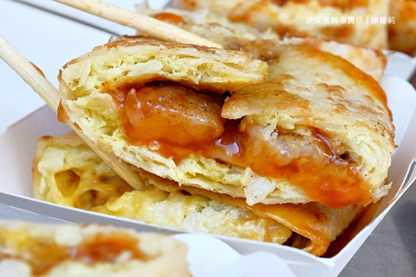 《桃園中壢♥食記》中壢蔬菜蛋餅專賣店。蛋餅界中的巨無霸，只有在地人才知道的隱藏版銅板美食！