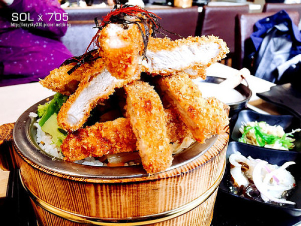 //食記// 北區 一中街 虎川-山丼本舖，堆得像山一樣的日式丼飯