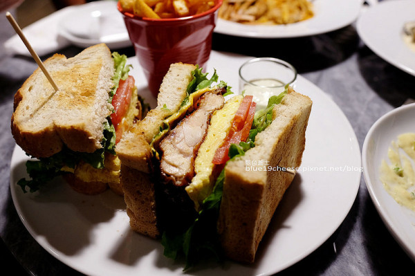 【台中西屯】双双咖啡中科店-員林夯店進駐中科美食餐廳商圈.全日早午餐.義大利麵燉飯三明治illy咖啡.加點套餐絕對吃很飽.米平方商場GF.家庭朋友聚餐推薦.宇良食鍋物樓下.屋馬燒肉旁