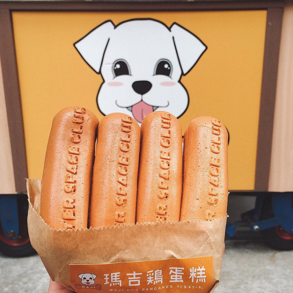 【台中小吃 -  Maji 瑪吉雞蛋糕 - 現烤好棒棒】向上市場美食║每日新鮮麵糊現點現烤！長條形雞蛋糕！老闆親切態度好！數量有限賣完就收攤囉！