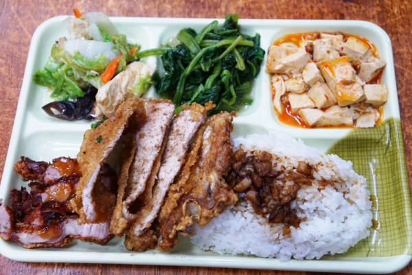 市場旁的古早味便當 在地人吃的好口味-阿嬤的灶腳@捷運明德站@石牌