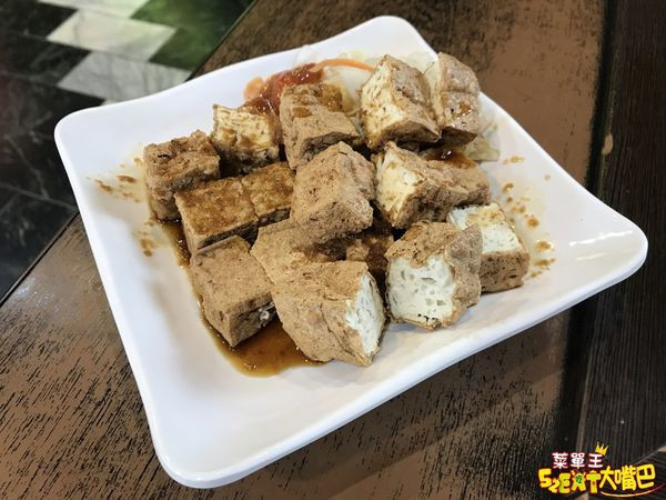 花蓮吉安美食臭豆腐》老店家臭豆腐菜單價位大公開！飄香田野六十年的在地老店~推薦 脆皮臭豆腐、香酥豆包、紅燒臭豆腐。