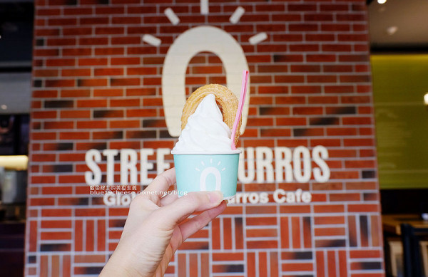 【台中東區】Street Churros台中秀泰店-看電影配韓國人氣吉拿圈.台中限定瑪斯卡邦起司阿啾可愛好吃.台中秀泰影城S1館 - 藍色起士的美食主義