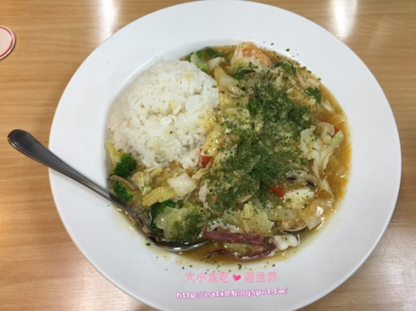 田園義大利麵-新北淡水-料多味美南洋風味義大利麵和濃醇香玉米濃湯
