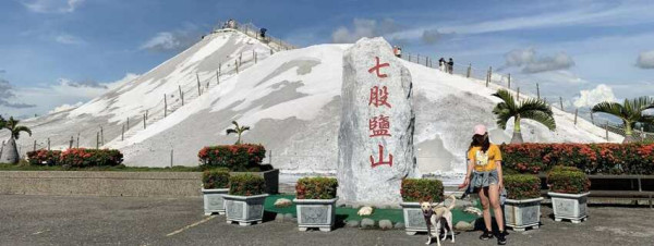 七股鹽山 超級熱又超級鹹的雪山 台南景點 - 丹尼的吃喝玩樂