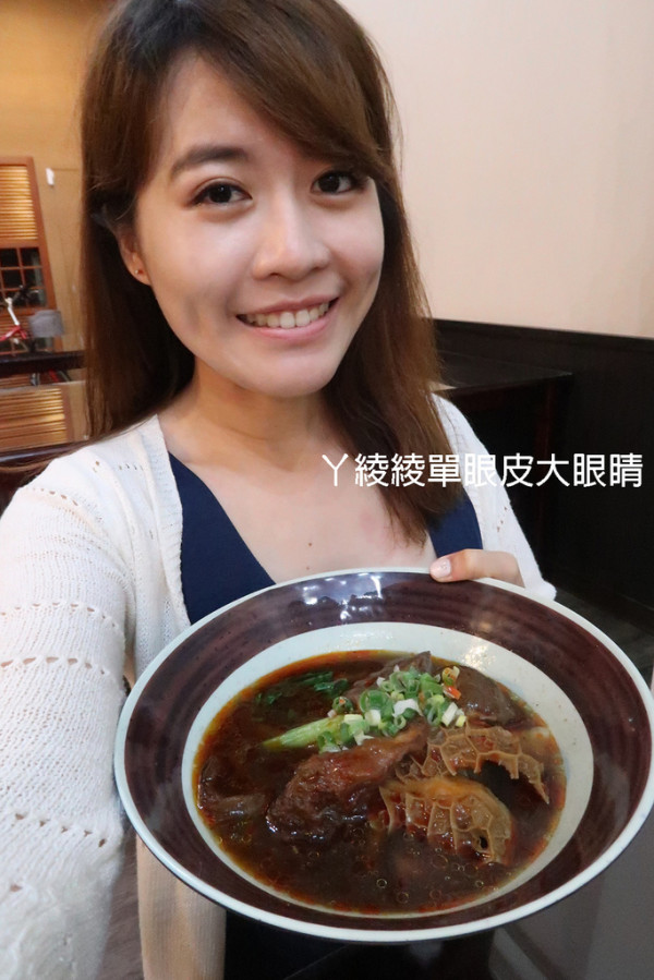  ▌新竹美食 ▌和漢麵食館 ♡ 竹北牛肉麵推薦，必點鮮蝦蒸餃跟麻辣牛三寶麵