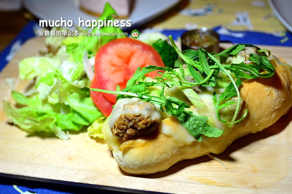 mucho happiness-輕鬆舒適,不限用餐時間,有插座與WIFI,餐點好吃,可以窩著一整天的咖啡館@台北市信義區/咖啡/早午餐/下午茶/甜點/氣泡飲/花茶/市府站