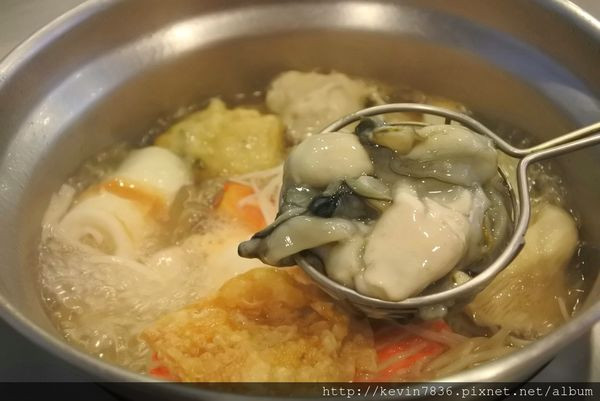 台南美食<陶湘涮涮鍋>無論牛小排鍋或海陸鍋,一樣美味鮮甜好味道唷!夏天就是要來碗熱呼呼的火鍋才過癮啦!