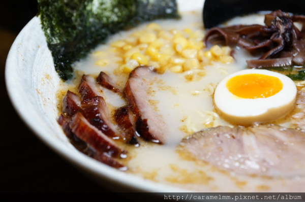 【台北大安】惠比須麵屋 結合港、日、台式混血拉麵 花式大集合 獨門秘汁港式叉燒　國父紀念館/光復南路/信義安和捷運