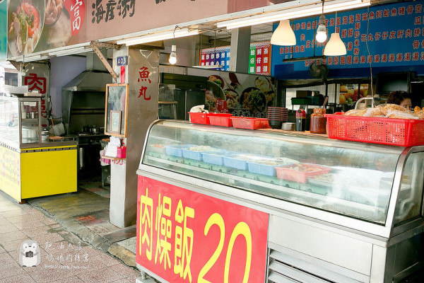 台南．北區．小北觀光夜市的美食．阿富海產粥、肉燥飯