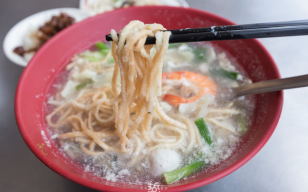 小北美食老店-阿富海產粥。海鮮湯面。肉燥飯。古早味飯桌菜，想吃什麼，就夾什麼。 - 老莫 Say台南