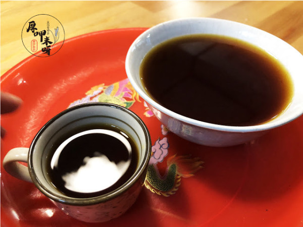 【厚呷米呀│宜蘭員山】小眼睛手作咖啡館 (SMALLEYESCAFE) 老闆是咖啡師、烘豆師、杯測師也是甜點師/超級隱藏版靠山咖啡店/喝咖啡買豆子及發現店家特選COFFEE REVIEW精品 近枕山