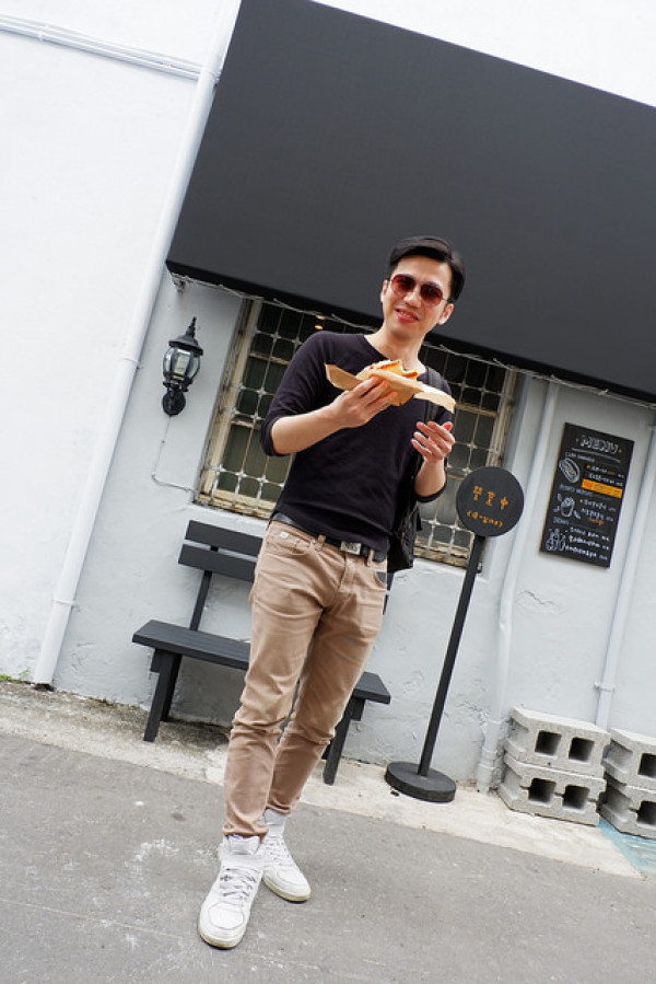 台中美食~掌聲歡迎Kiwi baby 新網美的誕生 Little cuba柳川小古巴與柳川や手作麵包坊隨興街拍 台中有趣的巷弄間 越來越有異國風