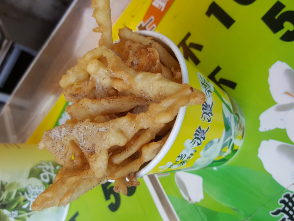 【食-新竹內灣】阿英的店-炸野薑花♥走出內灣就吃不到的創意炸物♡讓你吃進滿嘴的花香味♥內灣火車站前