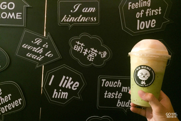 台南美食│GO HOME JUICE BAR • 充滿愛心的夜市新亮點 /  杯杯消費5% 幫助浪浪 / 現打手作漸層冰沙 / 選用新鮮水果 / 精心佈置拍照打卡牆