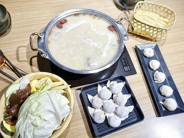 [新竹] 永福胡椒豬肚雞，超好喝嗆辣香醇胡椒湯頭 停車 菜單 外帶 火鍋